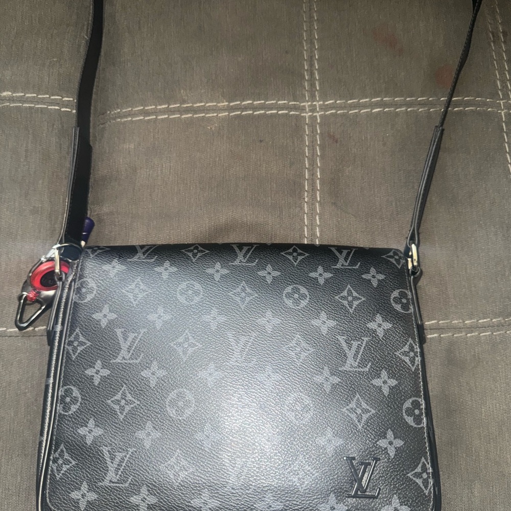 Louis Vuitton Elegant Black Monogram Bag